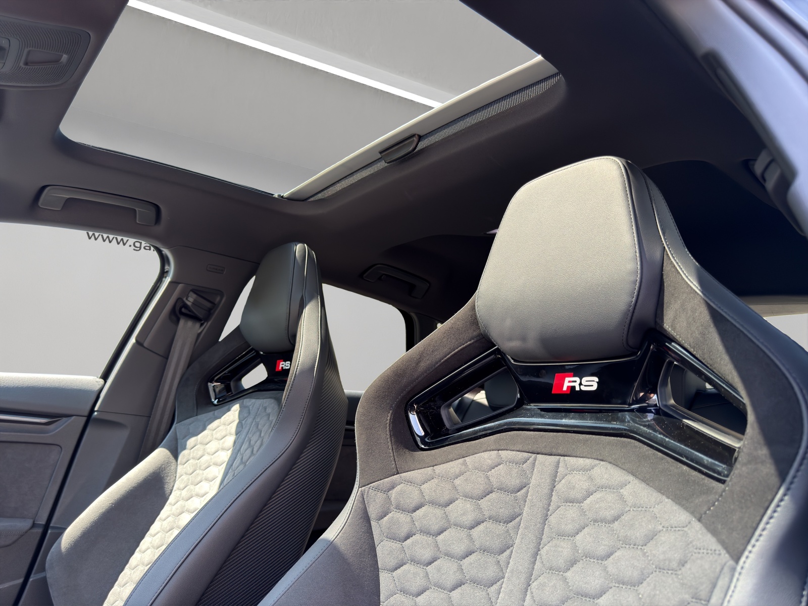 AUDI RS3 Sportback 2.5 TSI quattro S-tronic-image-7