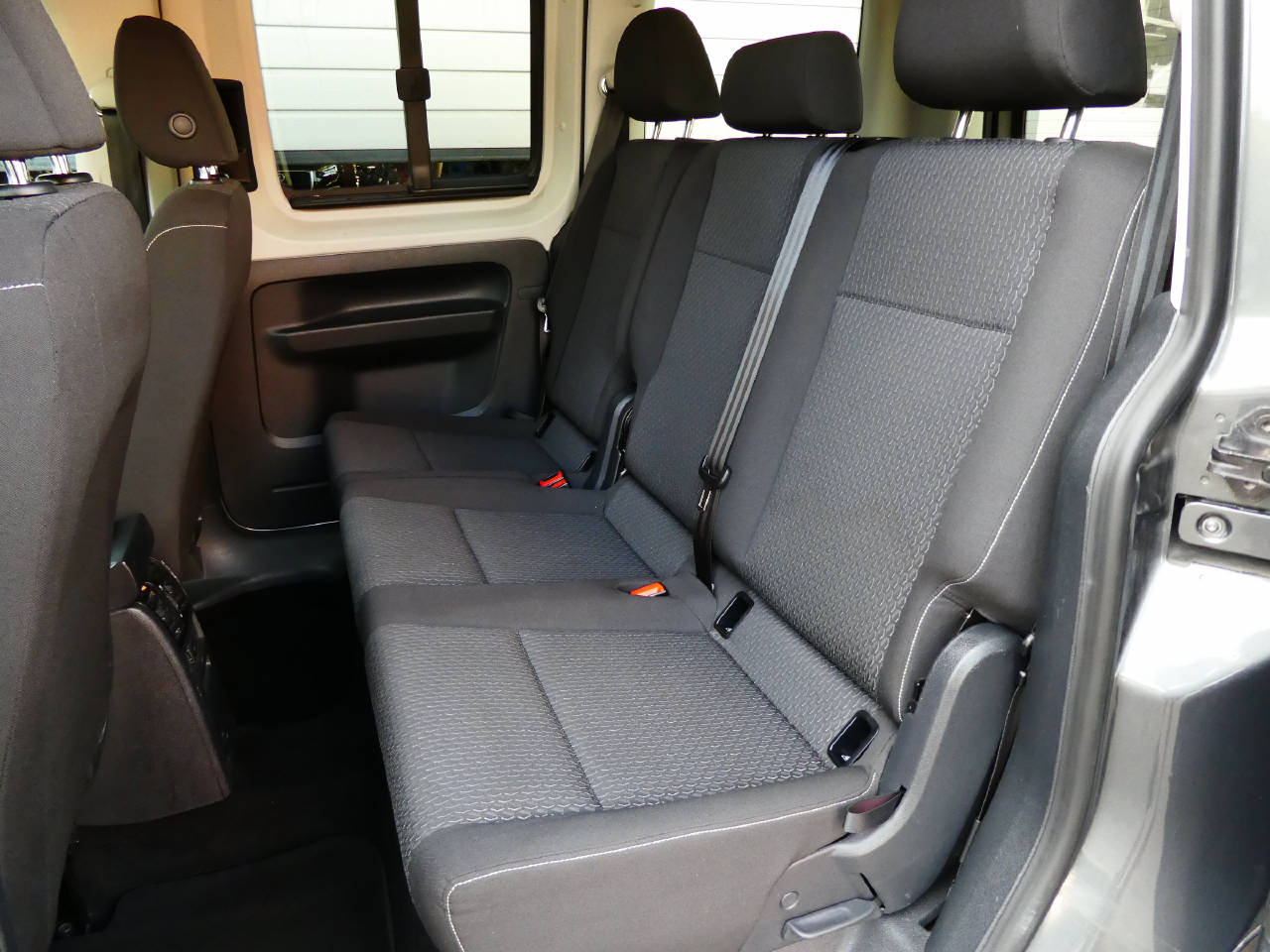 VW Caddy Kombi 2.0 TDI 102 BlueMT Family DSG-image-10