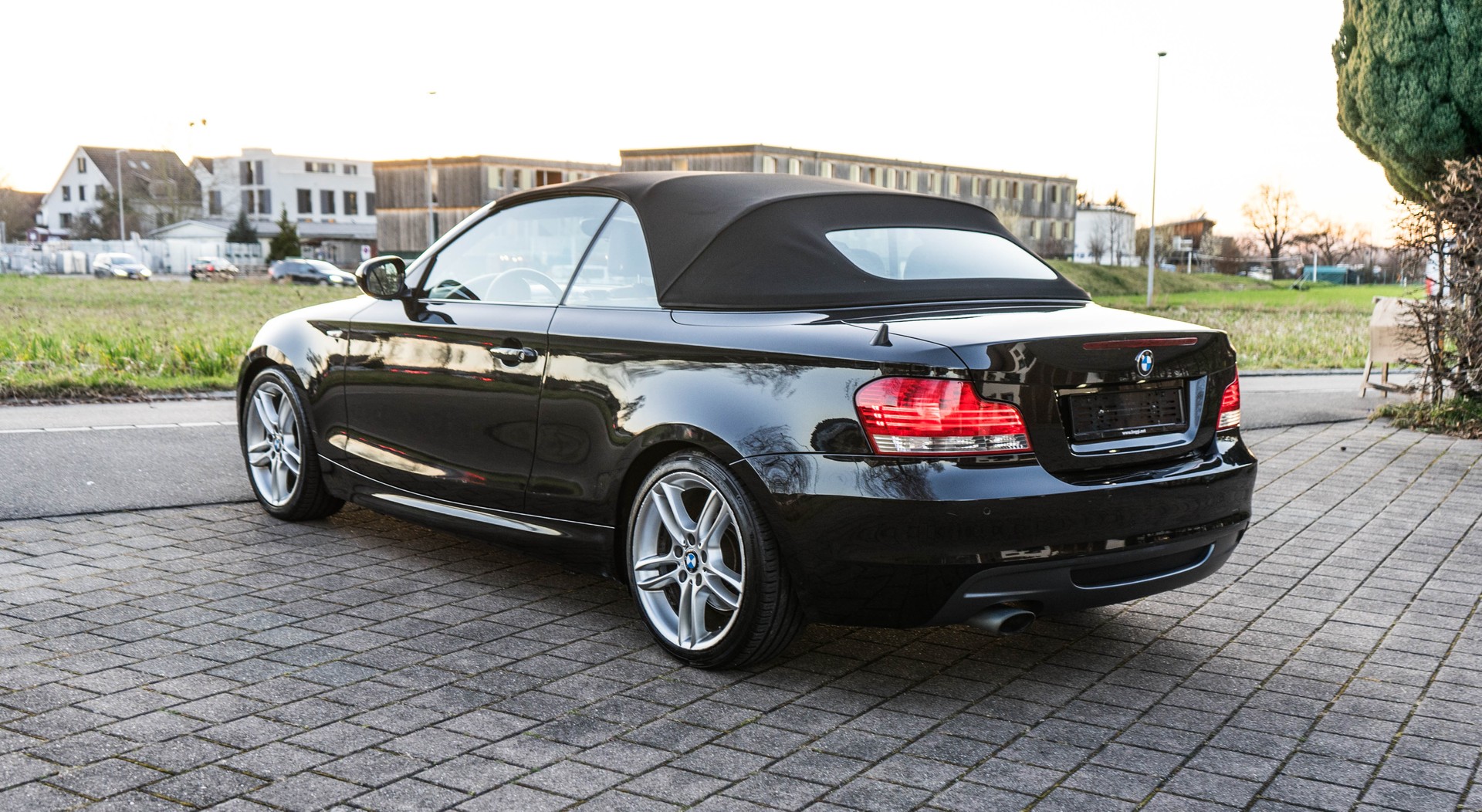 BMW 120d Cabrio M-PACK 6 Gang 177PS-showroom-element-3