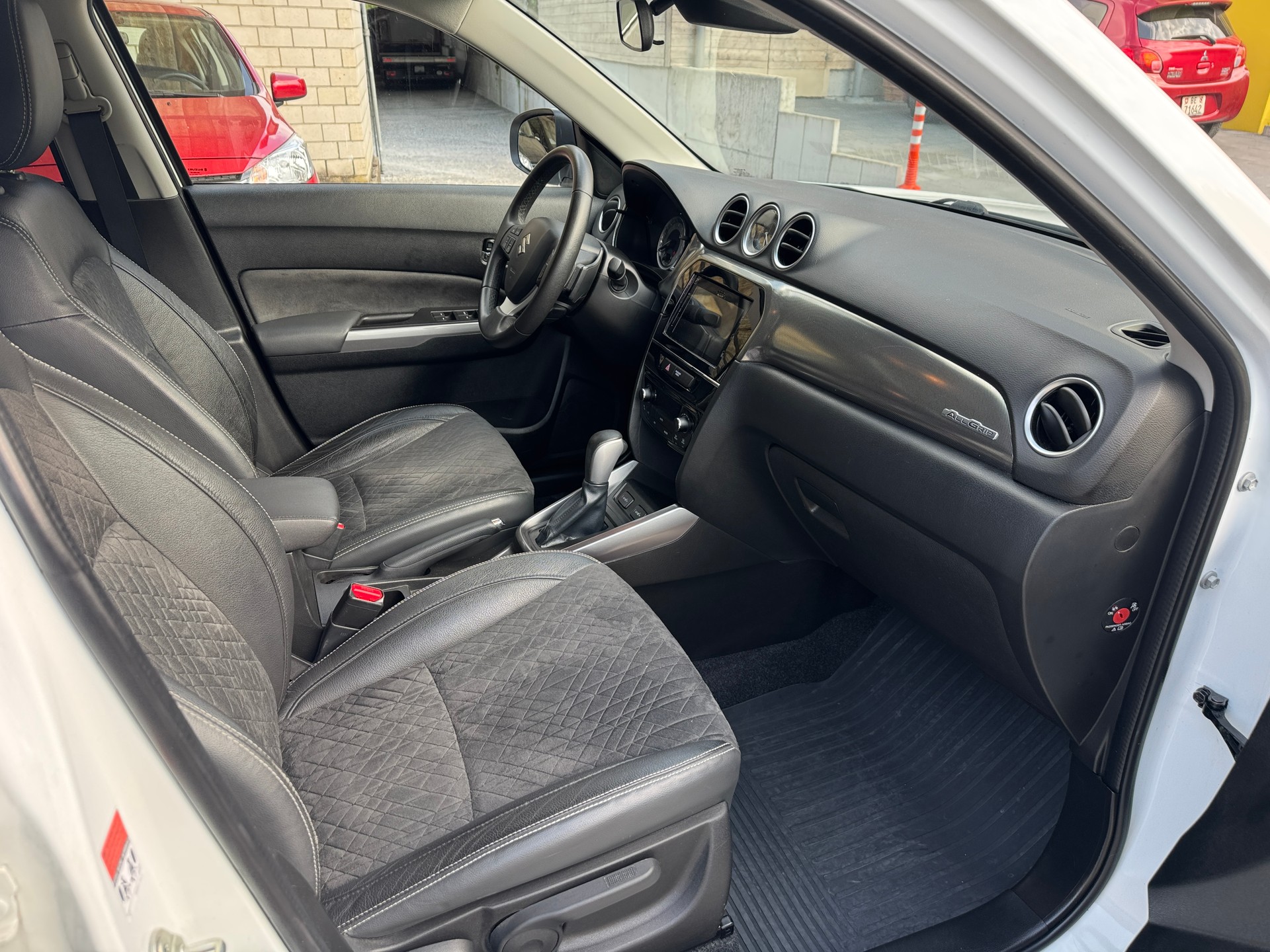 SUZUKI Vitara 1.4 Boosterjet Compact Top Automatic-image-7
