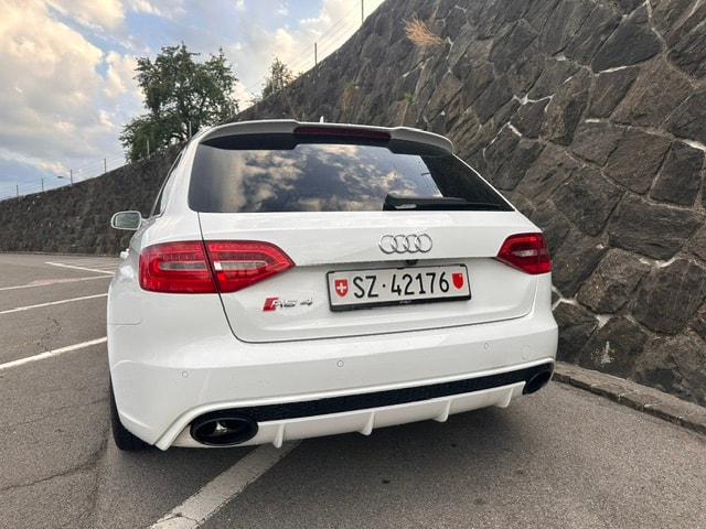 AUDI 4.2 V8 FSI quattro S-Tronic-image-4