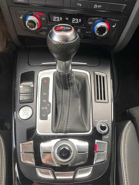 AUDI 4.2 V8 FSI quattro S-Tronic-image-14