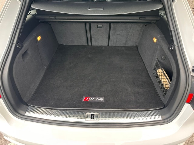 AUDI 4.2 V8 FSI quattro S-Tronic-image-9