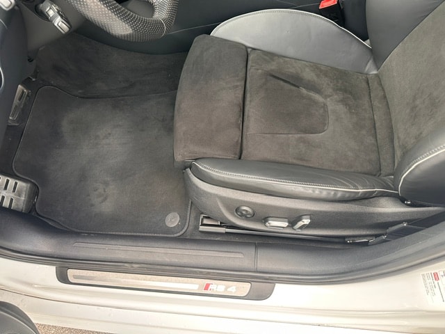 AUDI 4.2 V8 FSI quattro S-Tronic-image-5