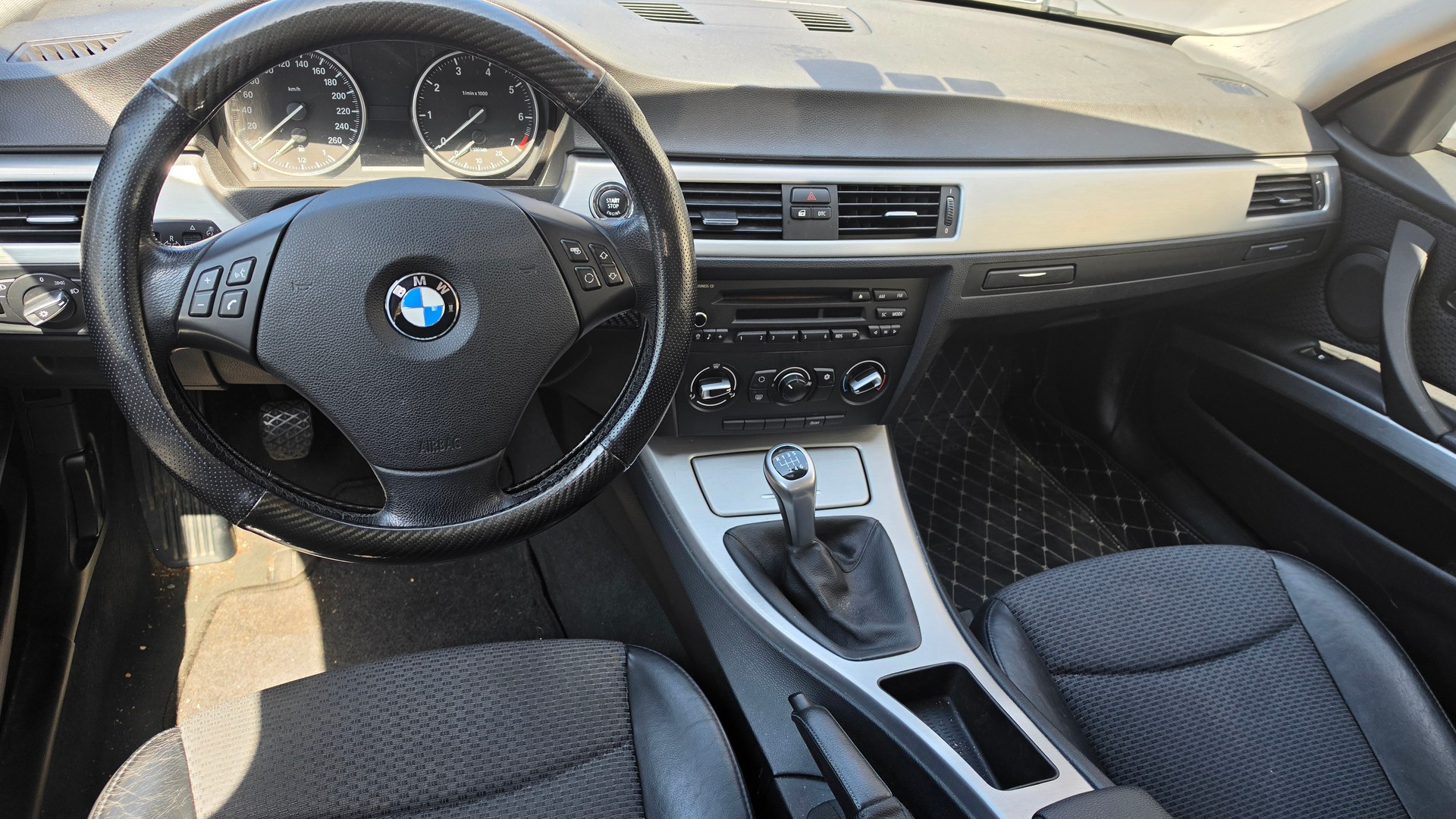 BMW 318i Touring-image-6