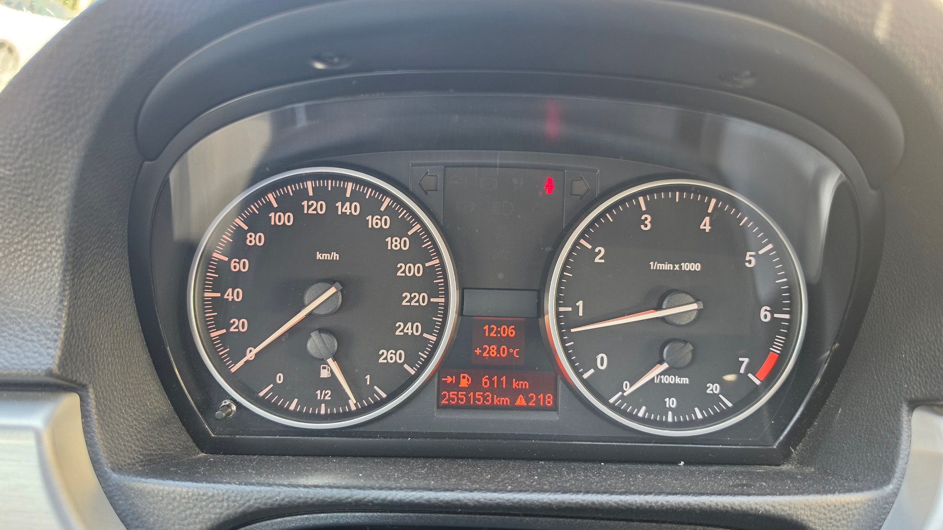 BMW 318i Touring-image-10