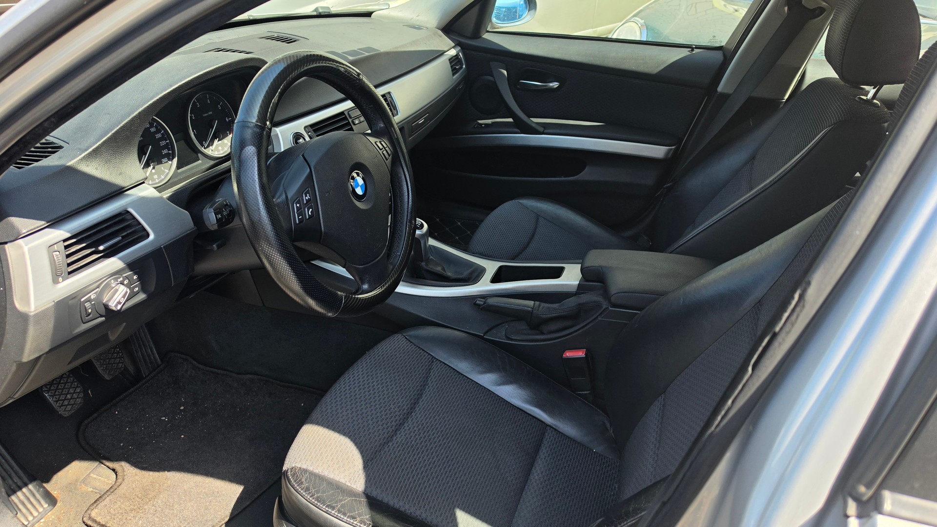 BMW 318i Touring-image-8
