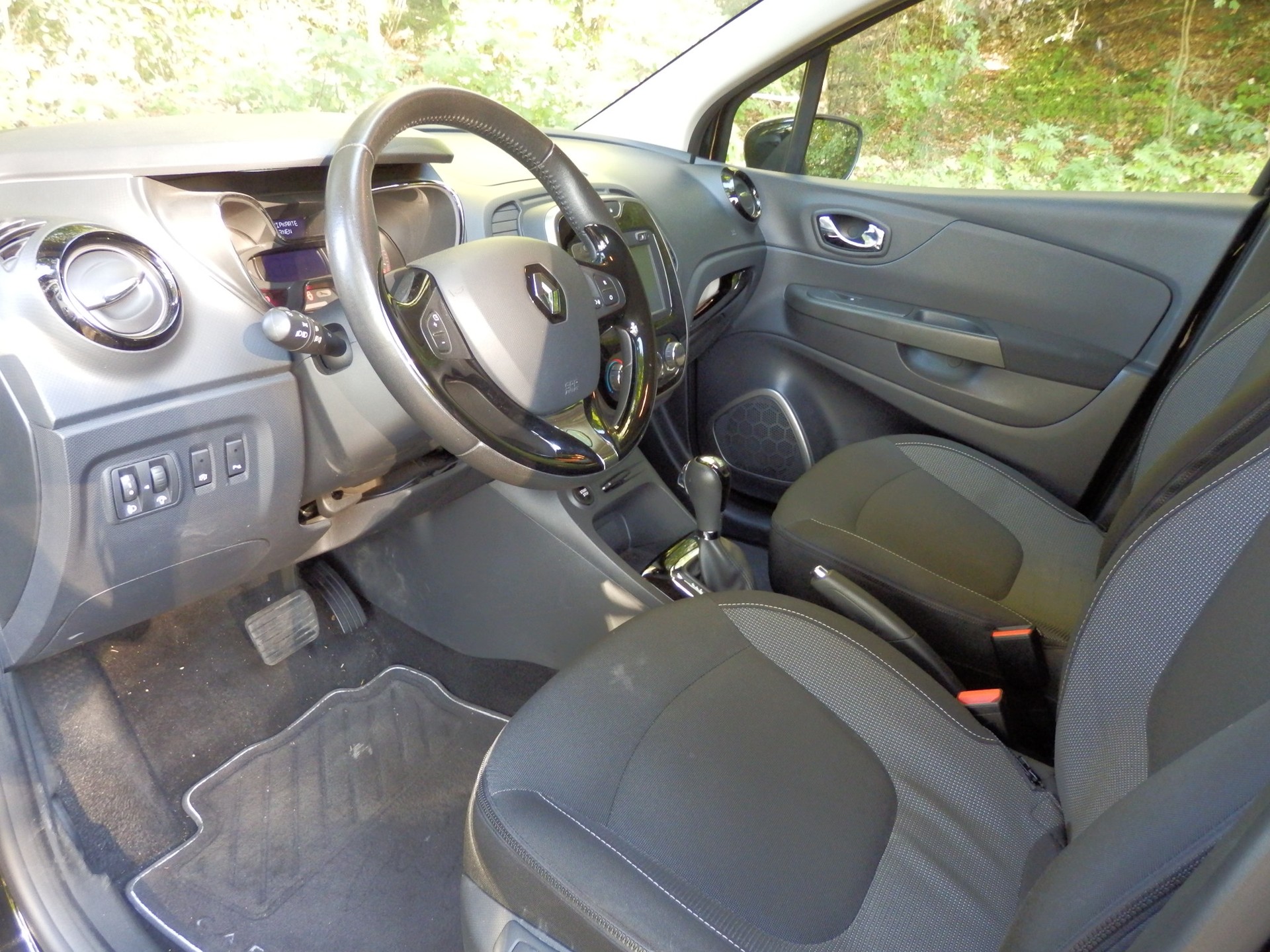 RENAULT Captur 1.2 T 16V Iconic EDC-image-7