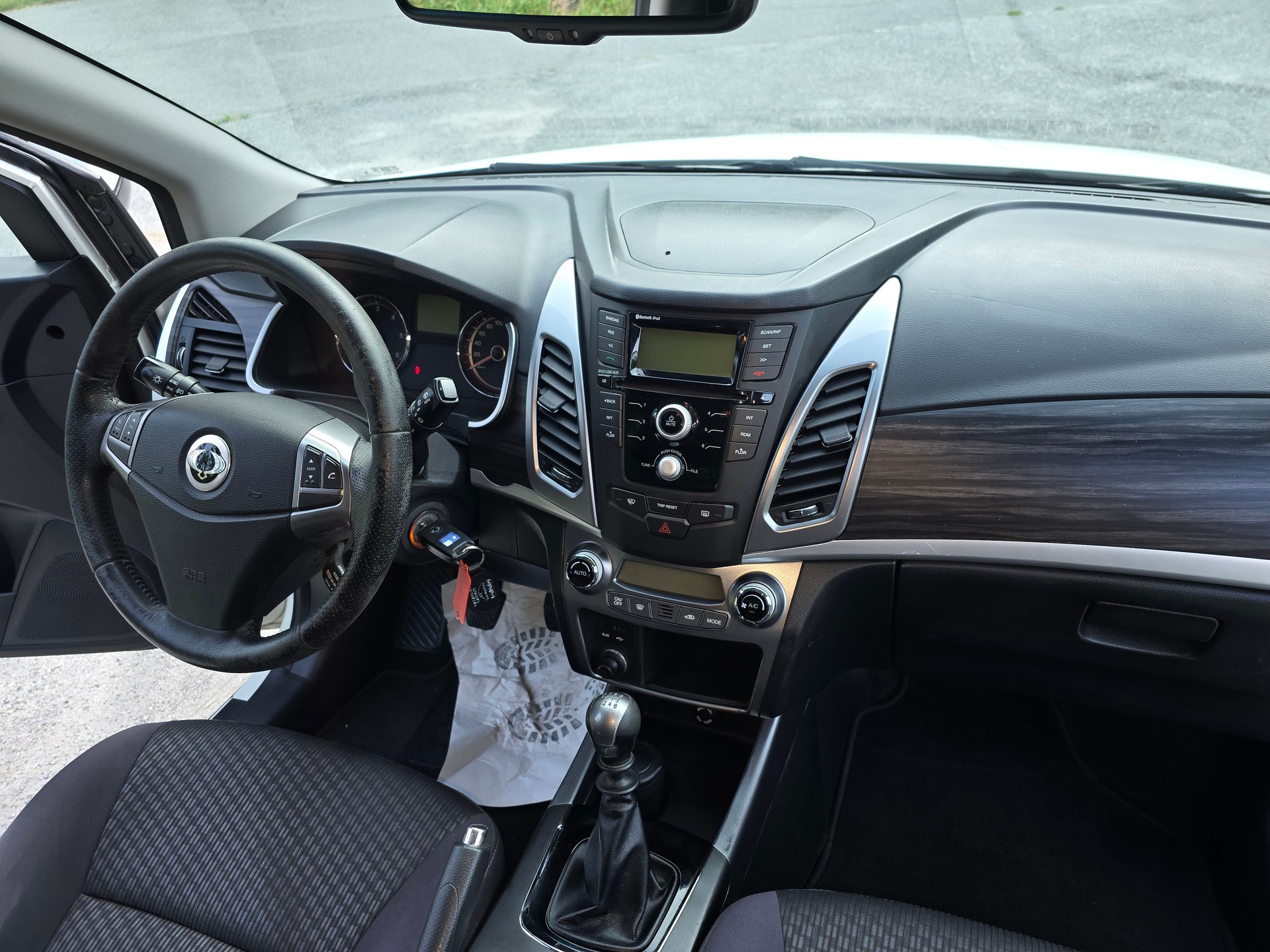 KGM-SsangYong Korando 2.0 e-XDI Quartz 4WD-image-14
