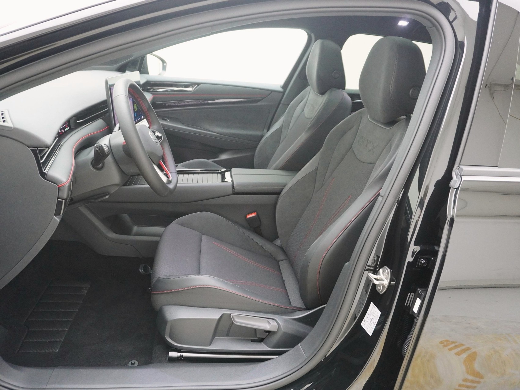 VW ID.7 Tourer 86 kWh GTX 4MOTION-image-12