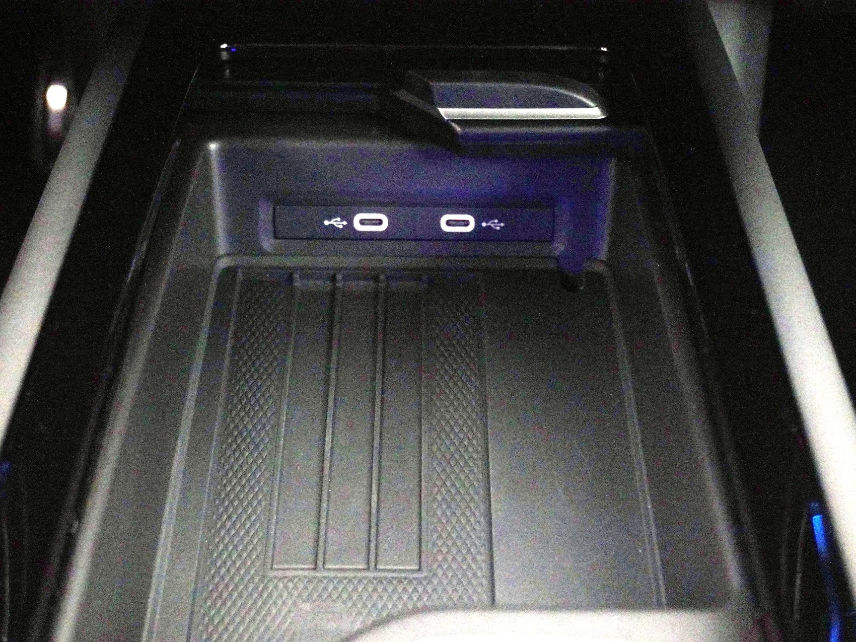 VW ID.7 Tourer 86 kWh GTX 4MOTION-image-21