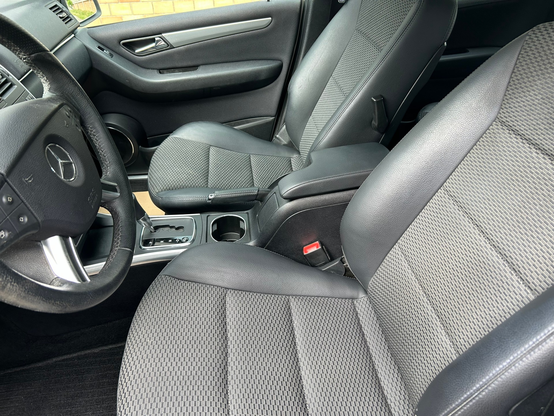 MERCEDES-BENZ B 180 Selection-image-10