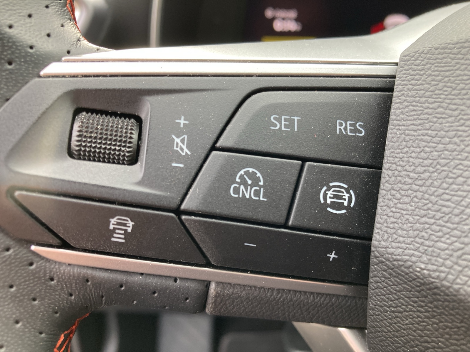 SEAT Leon ST 1.5 eHybrid pHEV DSG FR-image-15
