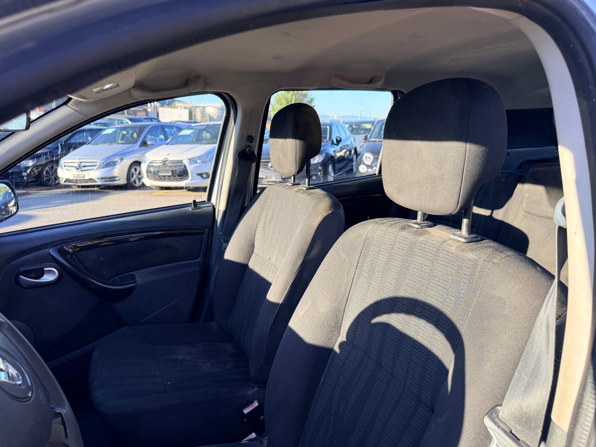 DACIA Duster 1.6 Lauréate 4x4-image-9