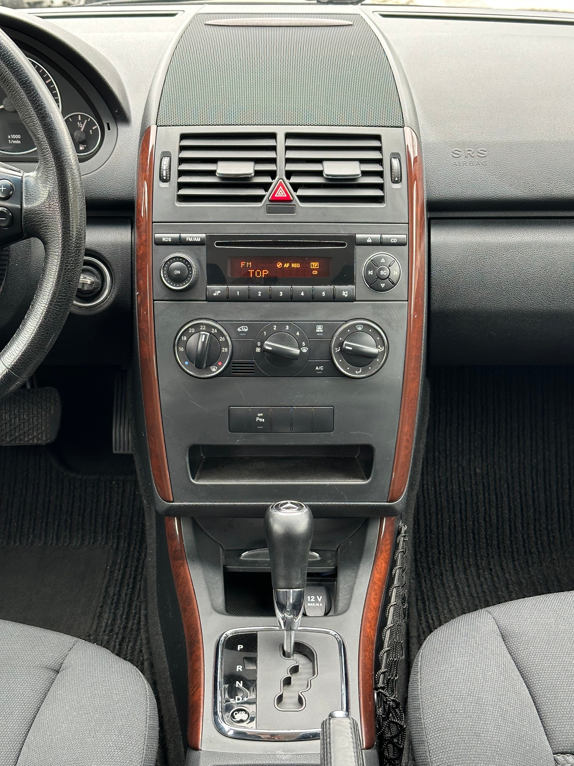 MERCEDES-BENZ A 170 Elégance *Automat*-image-16