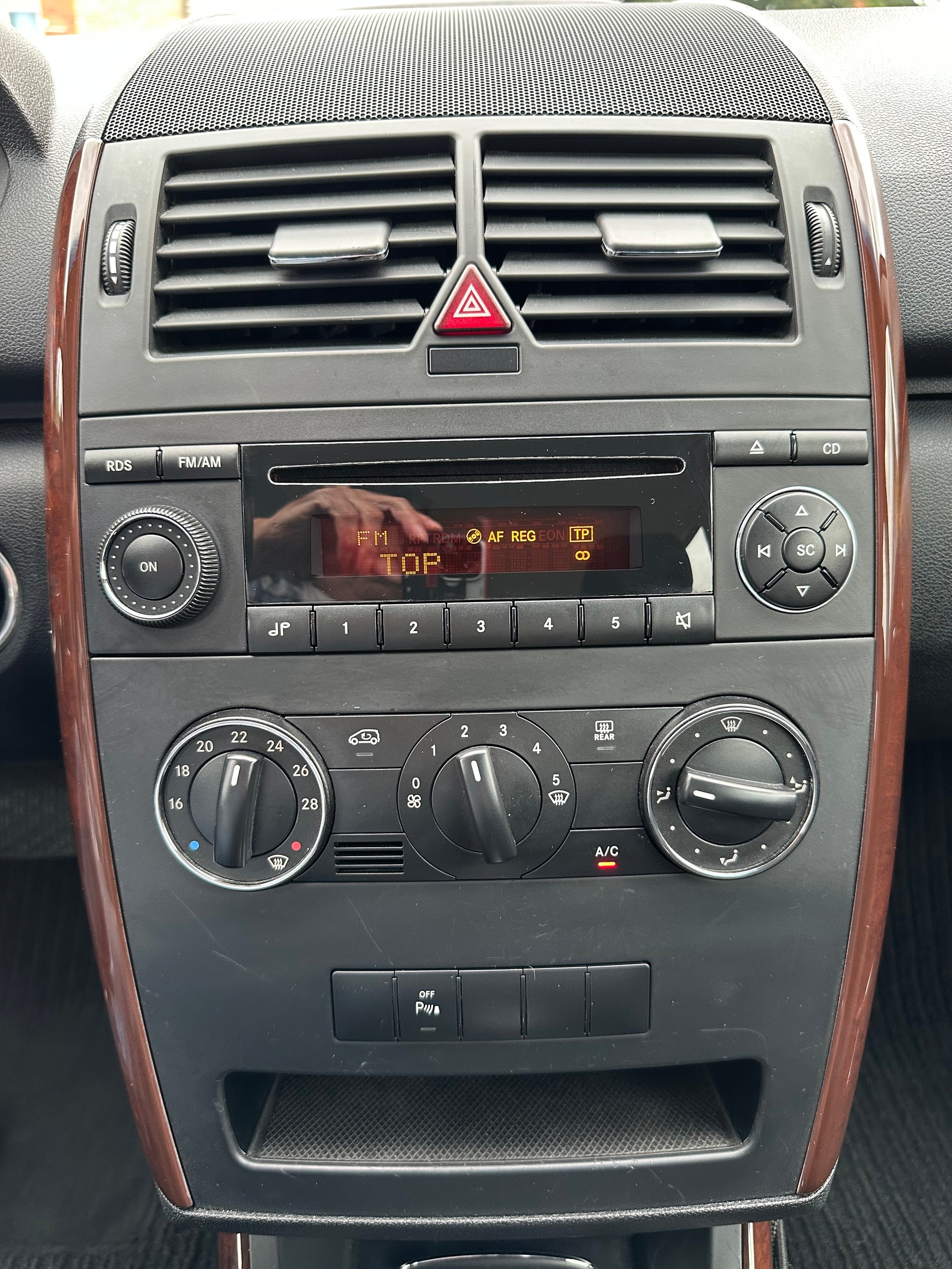 MERCEDES-BENZ A 170 Elégance *Automat*-image-21