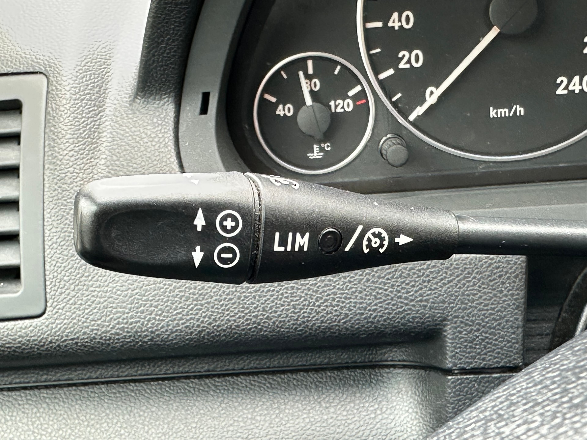 MERCEDES-BENZ A 170 Elégance *Automat*-image-18