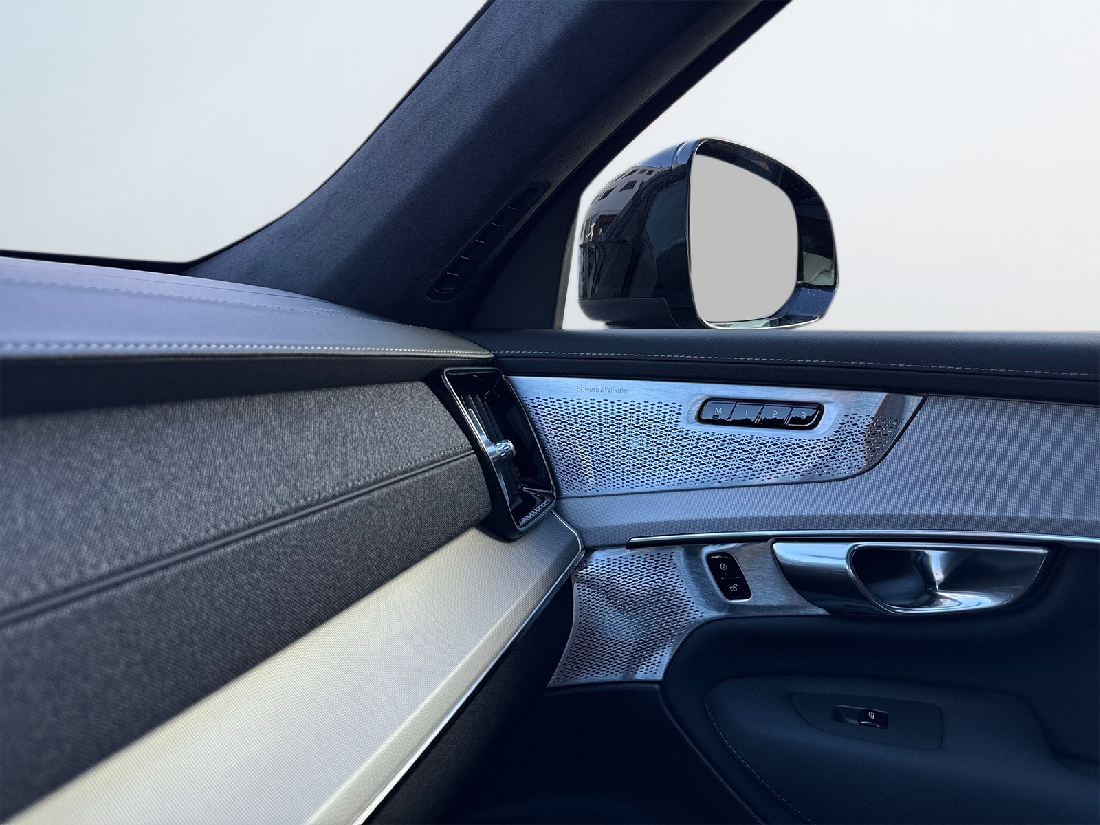 VOLVO XC90 2.0 T8 TE Black Edition eAWD-image-19