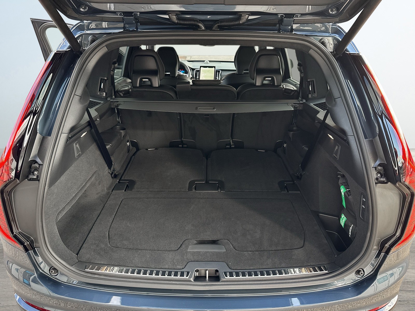 VOLVO XC90 2.0 T8 TE Black Edition eAWD-image-13