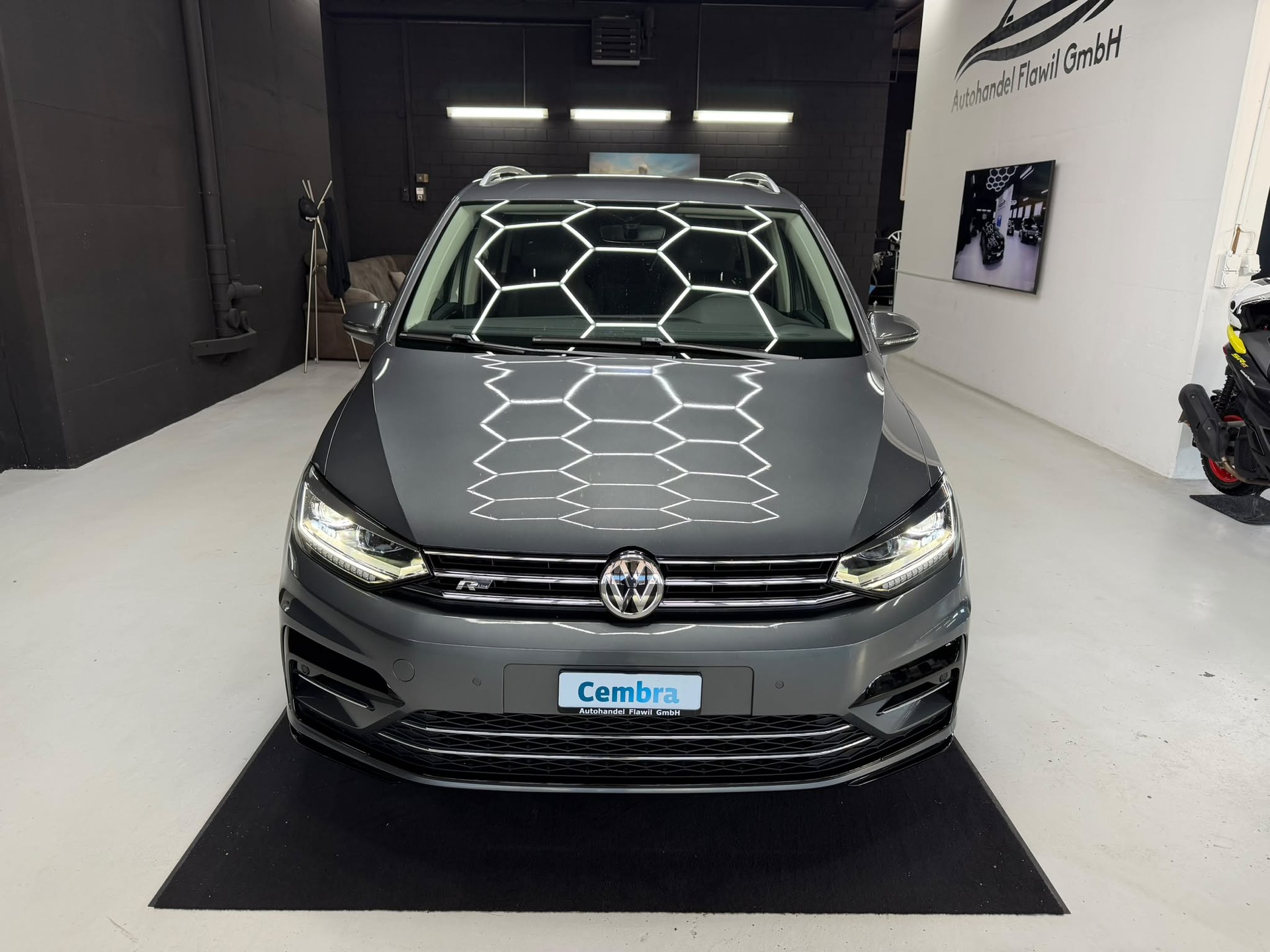 VW Touran 1.5 TSI EVO Highline DSG R Line-showroom-element-1