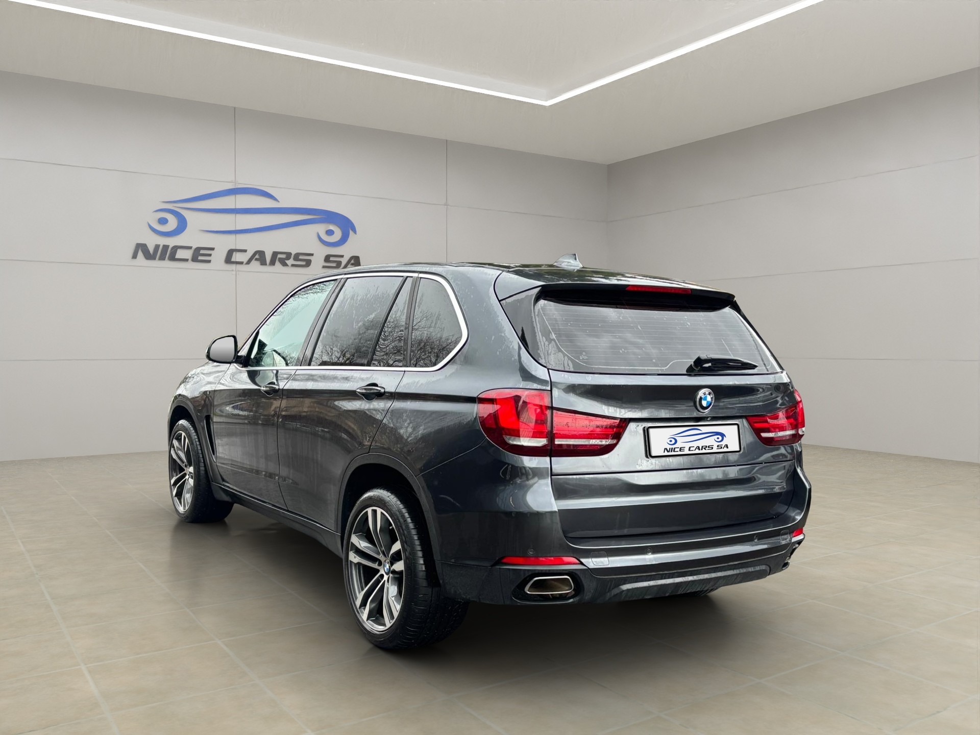 BMW X5 xDrive 40d Steptronic-showroom-element-3