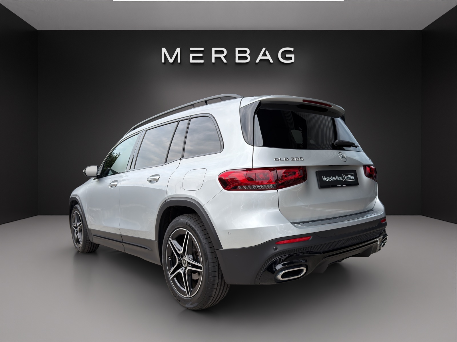 MERCEDES-BENZ GLB 200 4Matic AMG Line 8G-Tronic-image-4