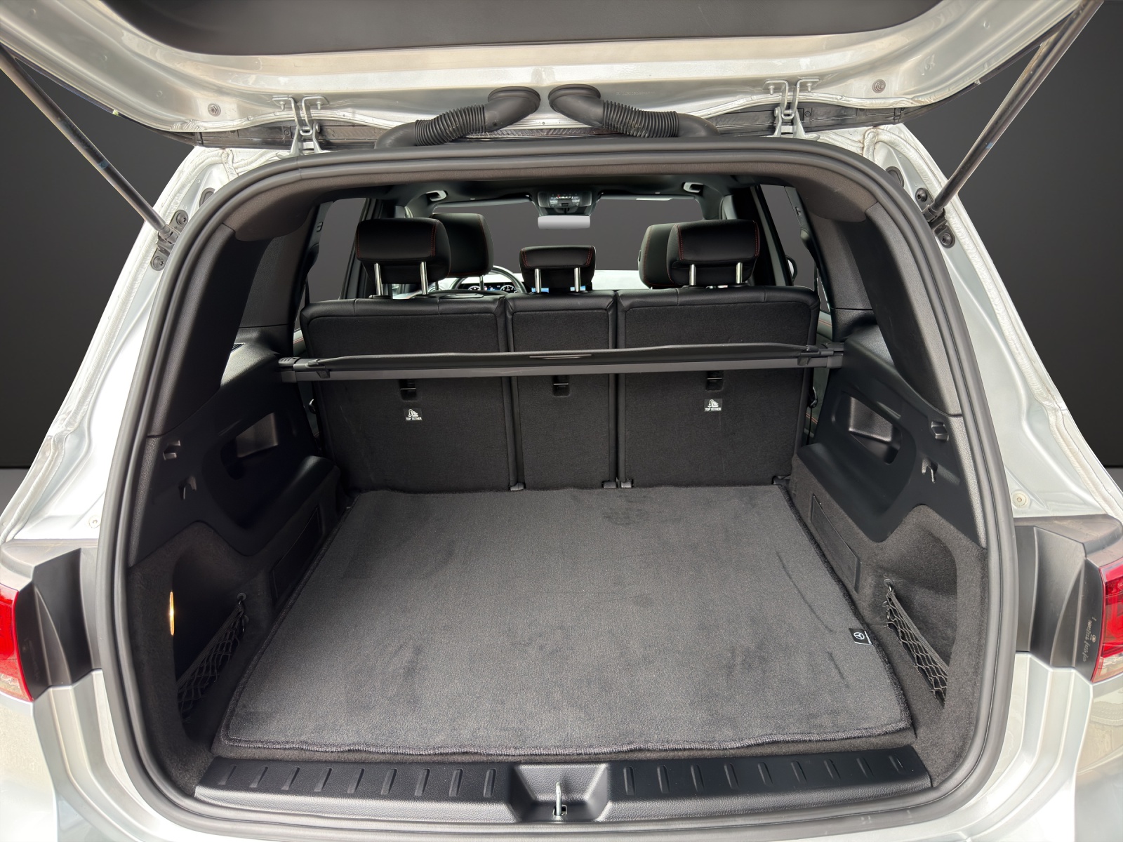 MERCEDES-BENZ GLB 200 4Matic AMG Line 8G-Tronic-image-13
