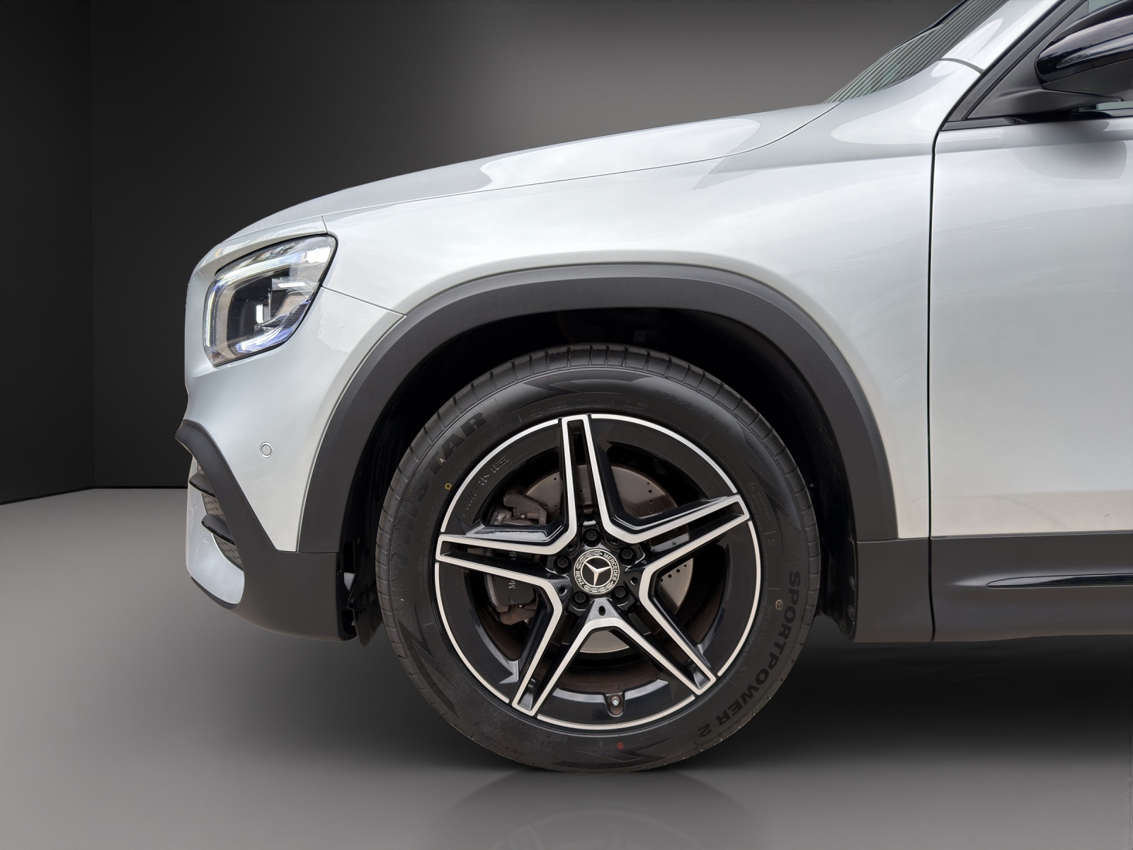 MERCEDES-BENZ GLB 200 4Matic AMG Line 8G-Tronic-image-8
