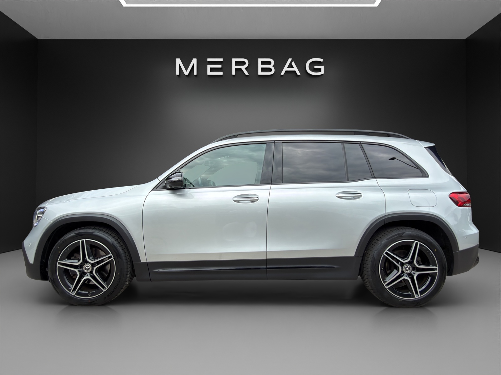 MERCEDES-BENZ GLB 200 4Matic AMG Line 8G-Tronic-image-5