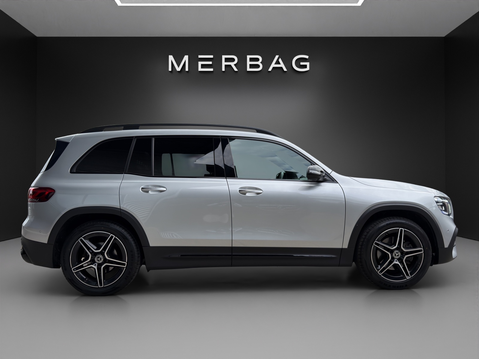 MERCEDES-BENZ GLB 200 4Matic AMG Line 8G-Tronic-image-1