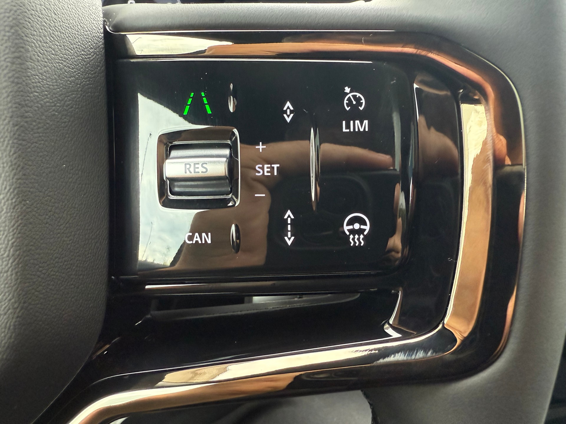 LAND ROVER Range Rover Evoque 1.5 T 270e Hoxton Edition-image-16