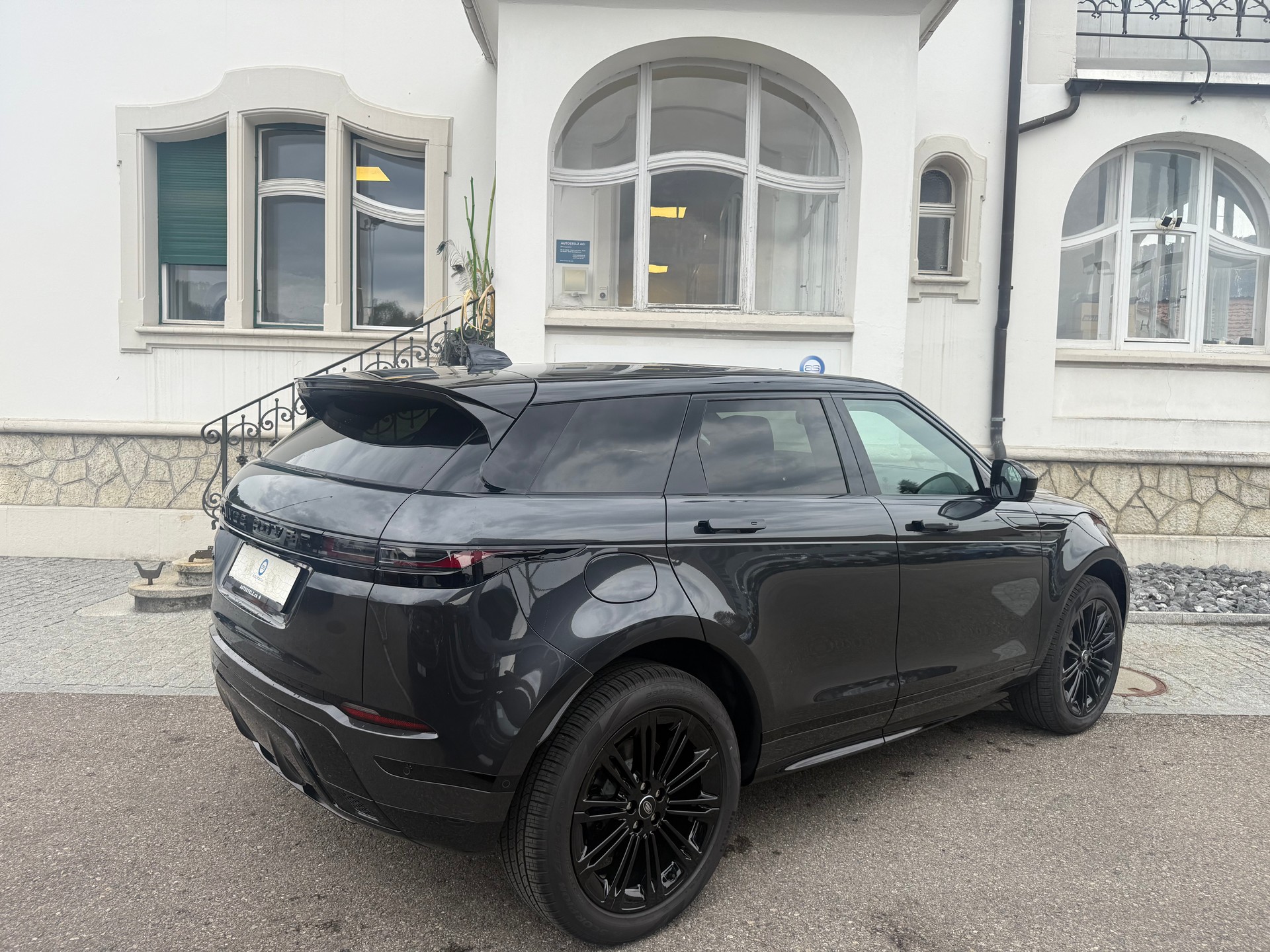 LAND ROVER Range Rover Evoque 1.5 T 270e Hoxton Edition-image-4