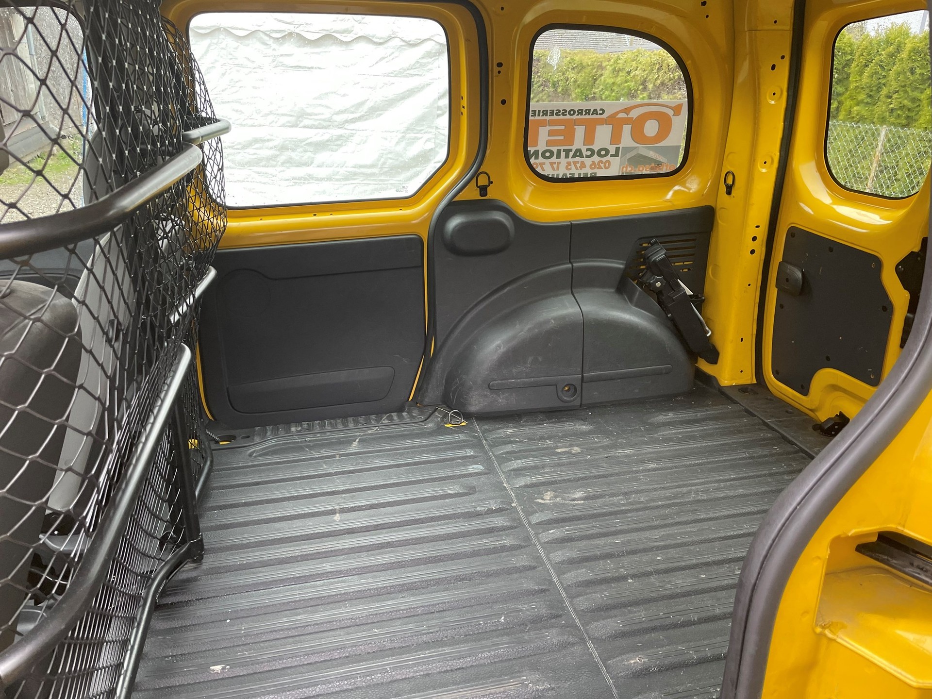 RENAULT Kangoo Medium TCe 115 Business A-image-6