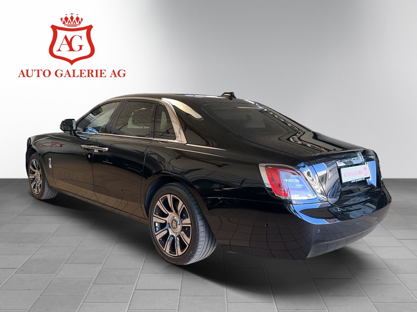 ROLLS-ROYCE Ghost II 6.75 V12-showroom-element-1