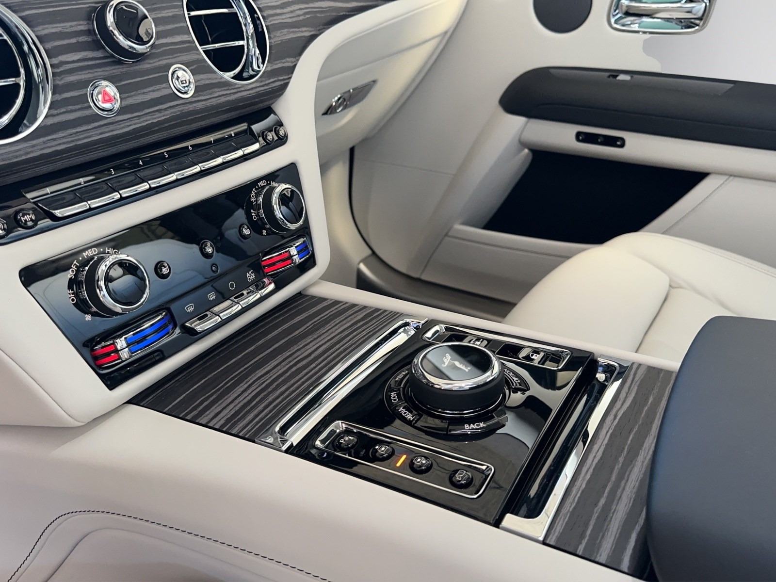 ROLLS-ROYCE Ghost II 6.75 V12-image-11