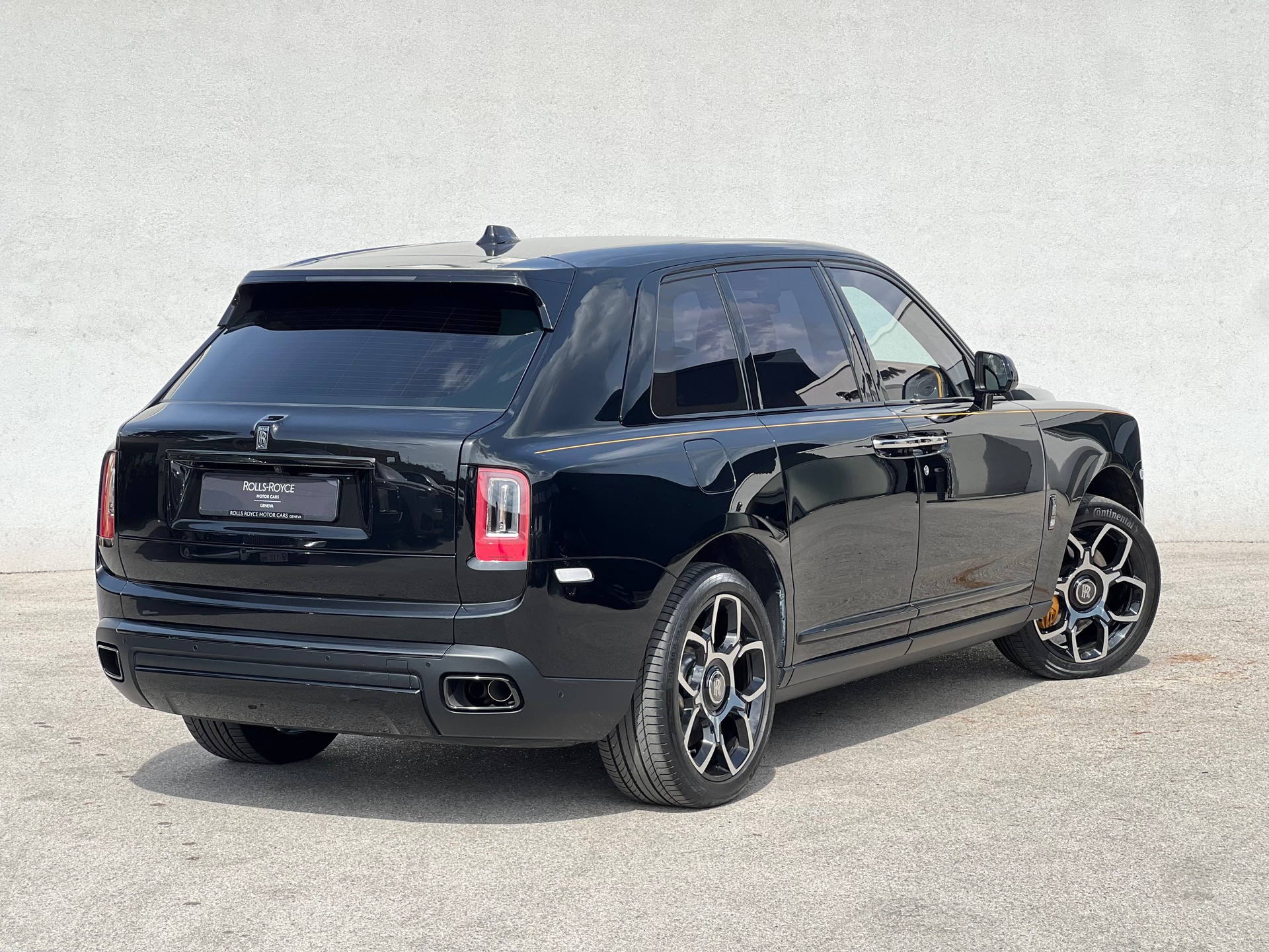 ROLLS-ROYCE Cullinan 6.7 V12 Black Badge-image-1