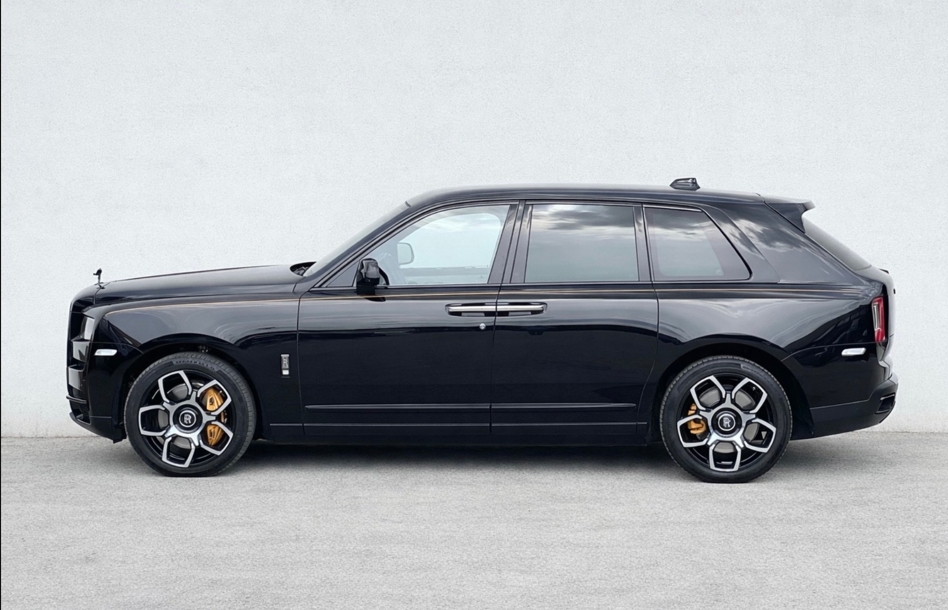 ROLLS-ROYCE Cullinan 6.7 V12 Black Badge-image-2