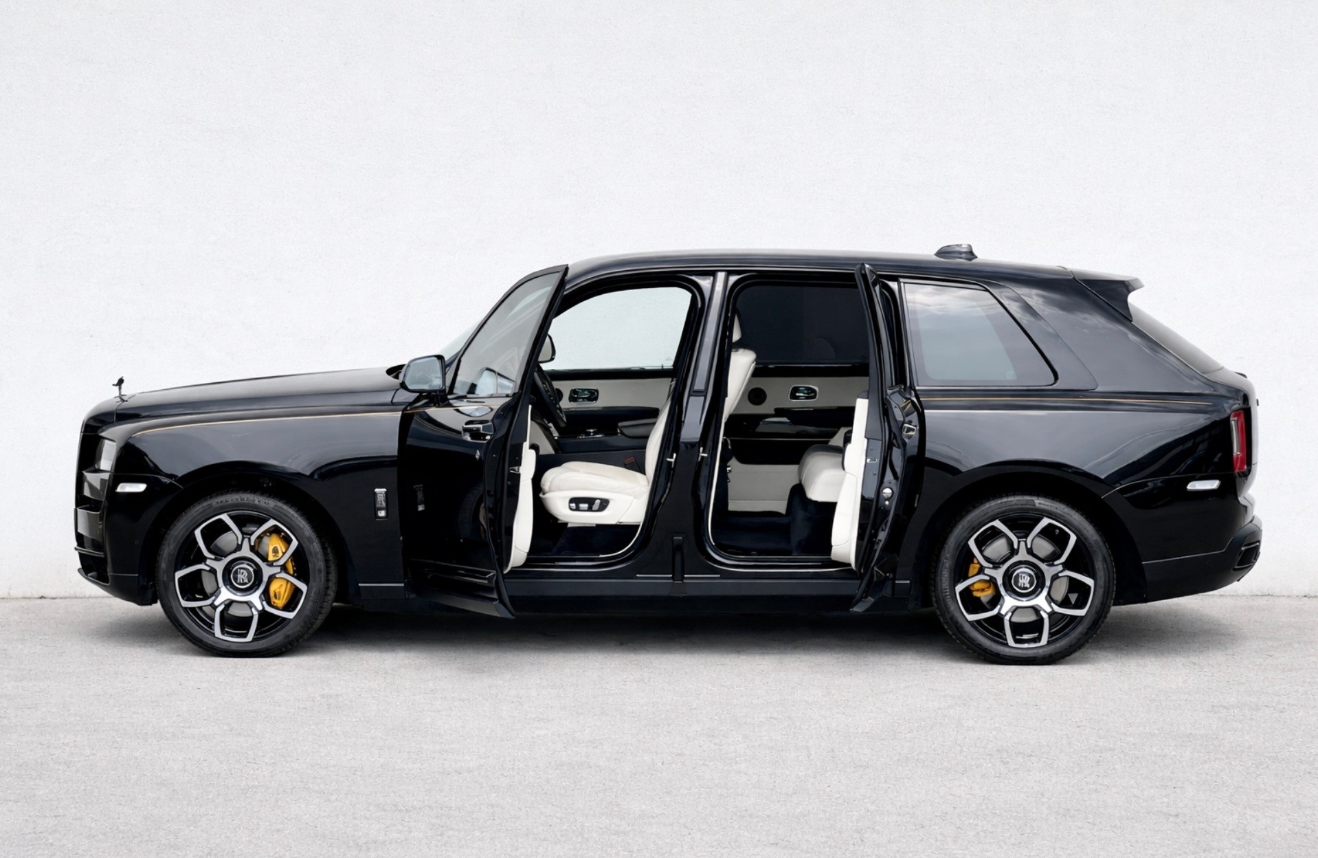 ROLLS-ROYCE Cullinan 6.7 V12 Black Badge-image-3