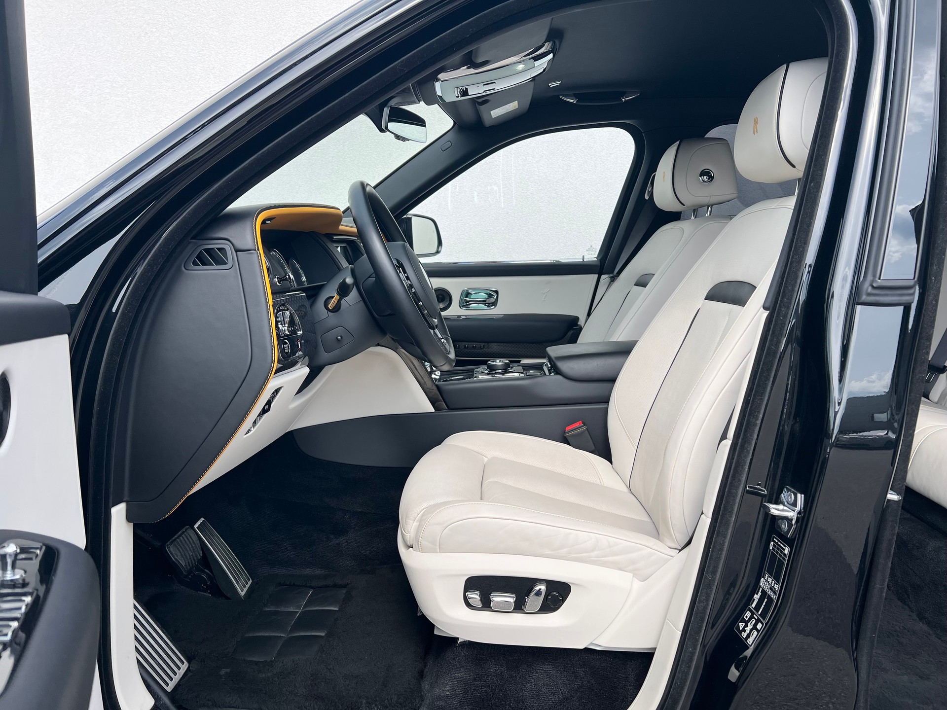 ROLLS-ROYCE Cullinan 6.7 V12 Black Badge-image-8