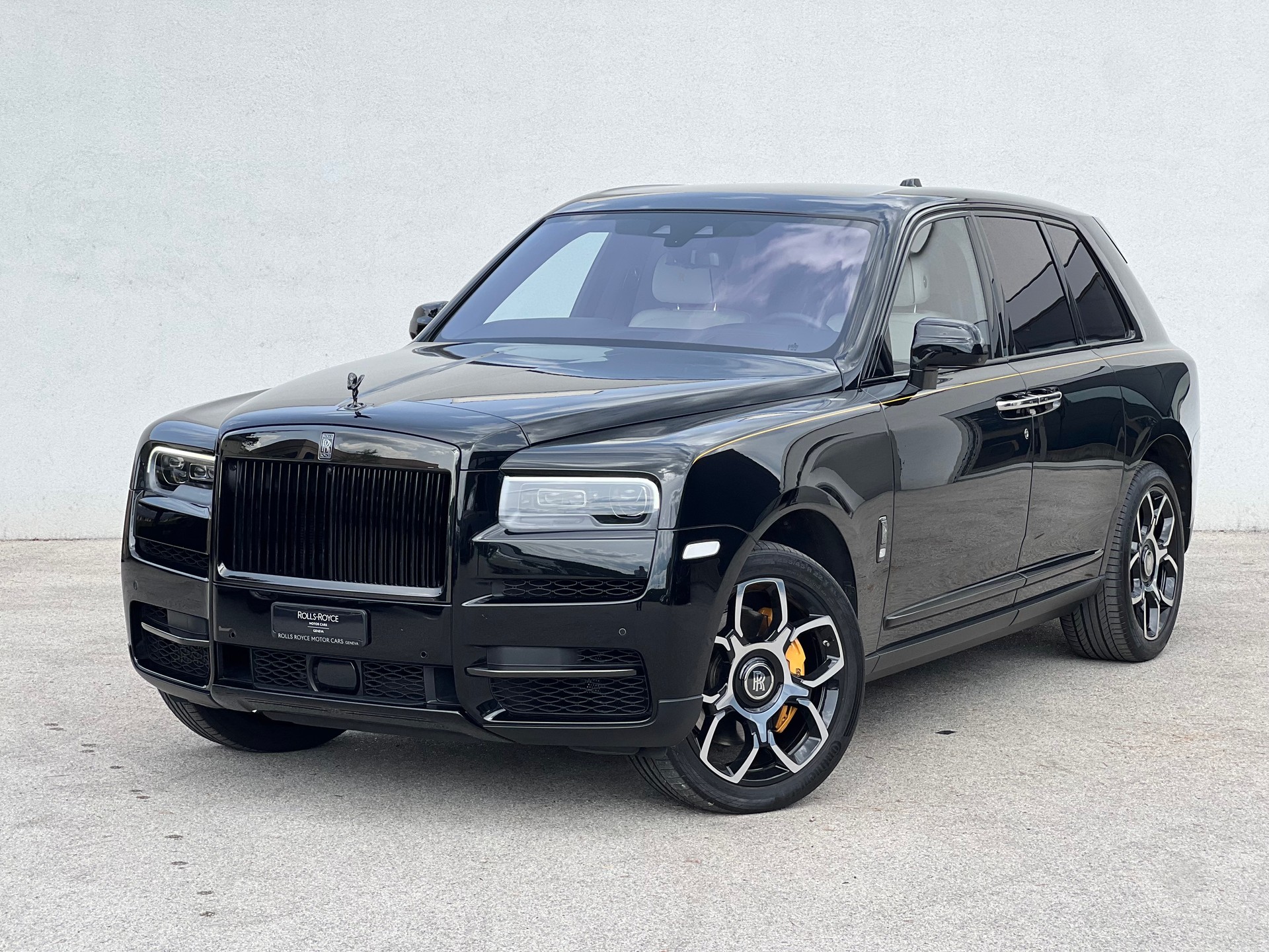 ROLLS-ROYCE Cullinan 6.7 V12 Black Badge