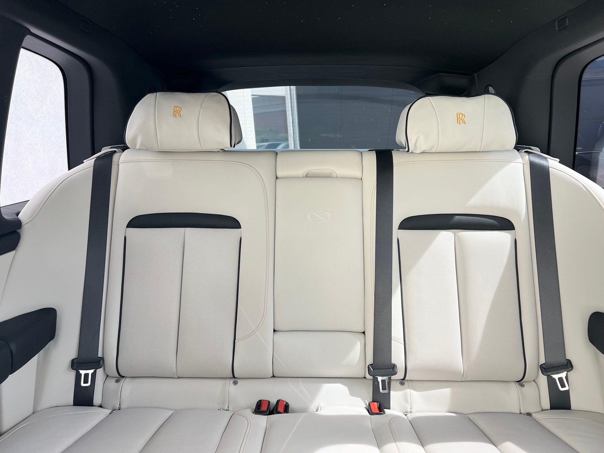 ROLLS-ROYCE Cullinan 6.7 V12 Black Badge-image-12