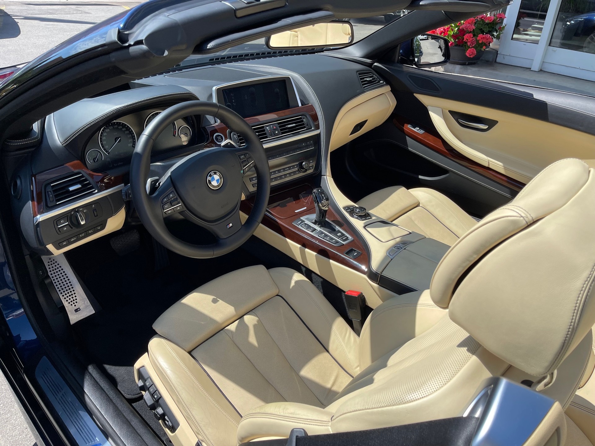 BMW 650i Cabrio xDrive-image-12