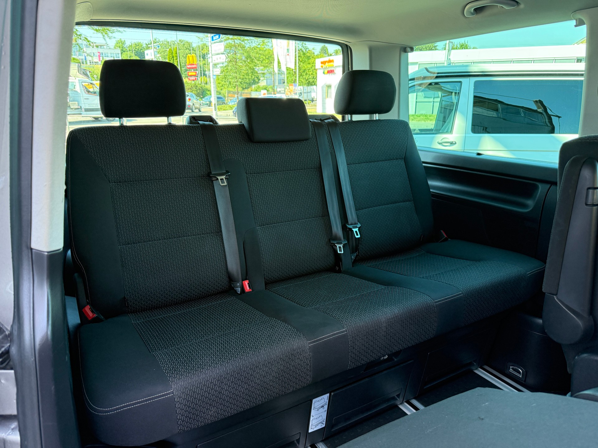 VW T6 Multivan 2.0 TDI Trendline DSG ***AHK & KINDERSITZE ***-image-15