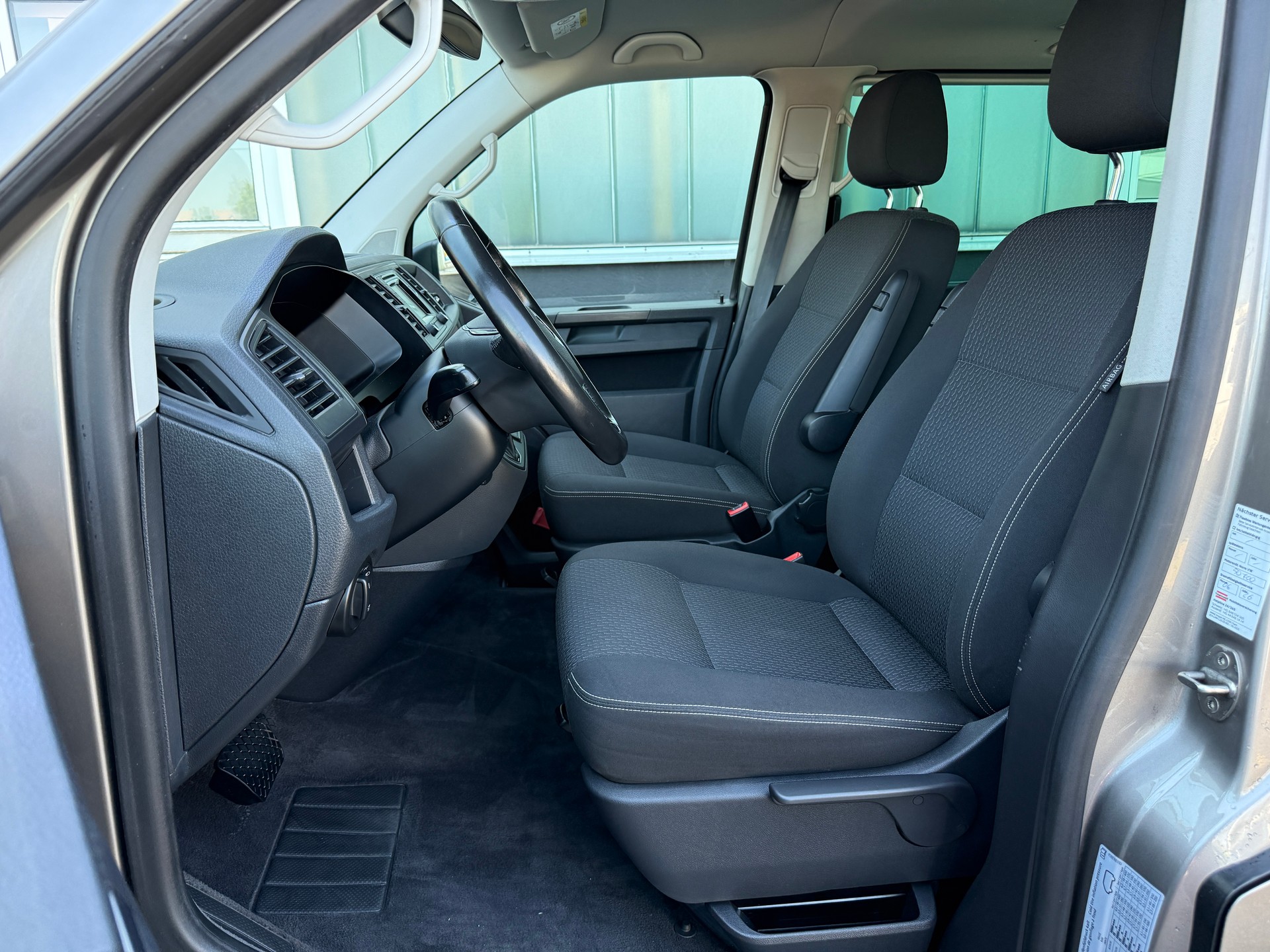 VW T6 Multivan 2.0 TDI Trendline DSG ***AHK & KINDERSITZE ***-image-14