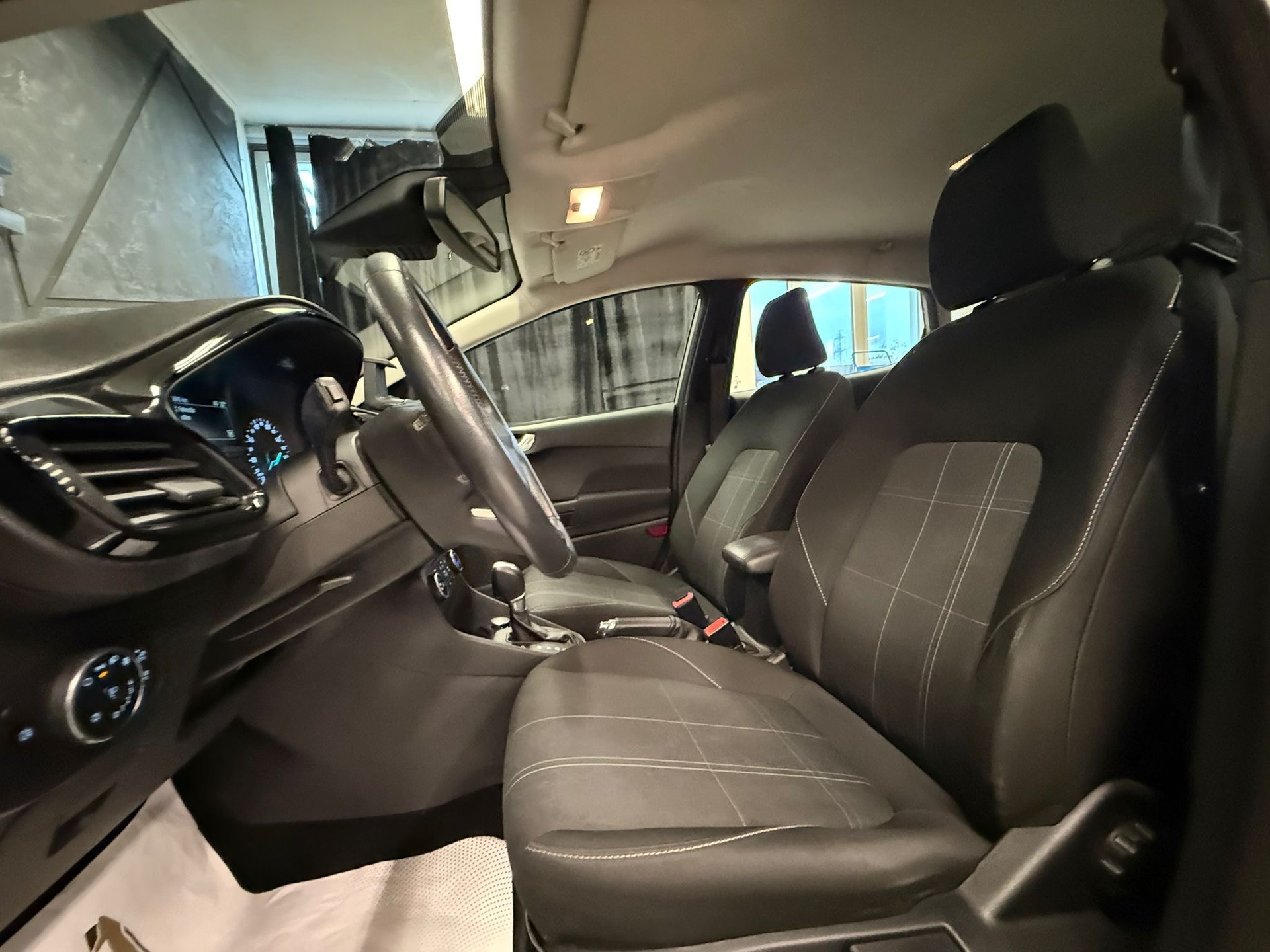 FORD Fiesta 1.0 SCTi Trend Automat-image-10