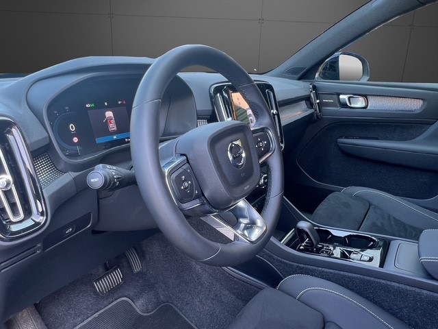 VOLVO XC40 2.0 B4 MH Plus Dark-image-10