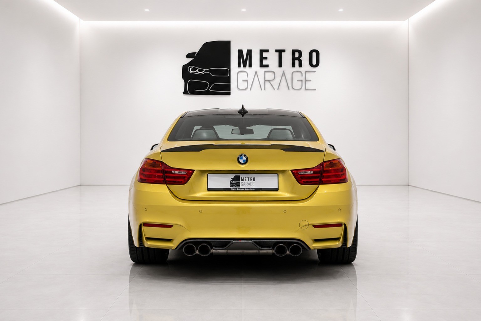 BMW M4 Coupé DKG Akrapovic-showroom-element-3
