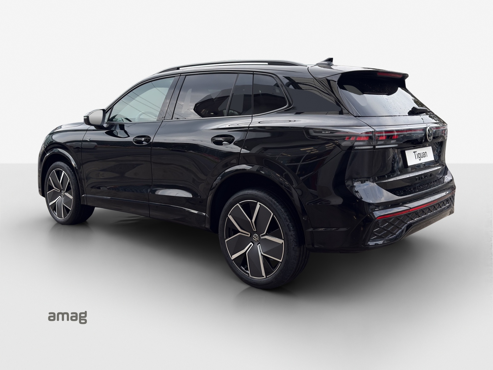 VW Tiguan 2.0 TSI DSG R-Line 4Motion-image-2