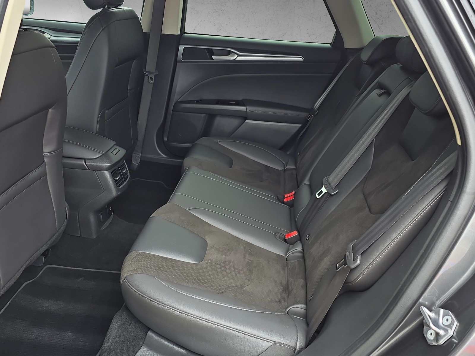 FORD Mondeo 2.0 TDCi ST-Line AWD PowerShift mit AHK-image-12