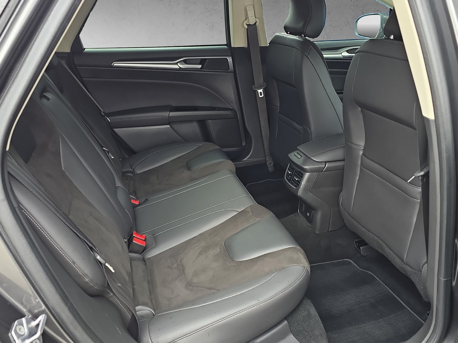 FORD Mondeo 2.0 TDCi ST-Line AWD PowerShift mit AHK-image-13